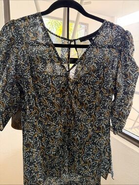 White House Black Market Blue Floral V-Neck